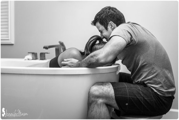 10 Heart Touching Pictures of Fathers Helping Their Partners during Childbirth